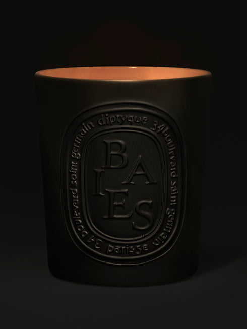 diptyque-baies-scented-candle-600g-in-dark-background