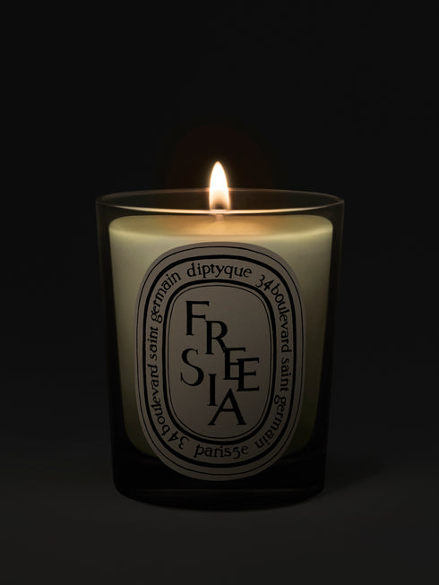 diptyque-freesia-scented-candle-190g-in-dark-background