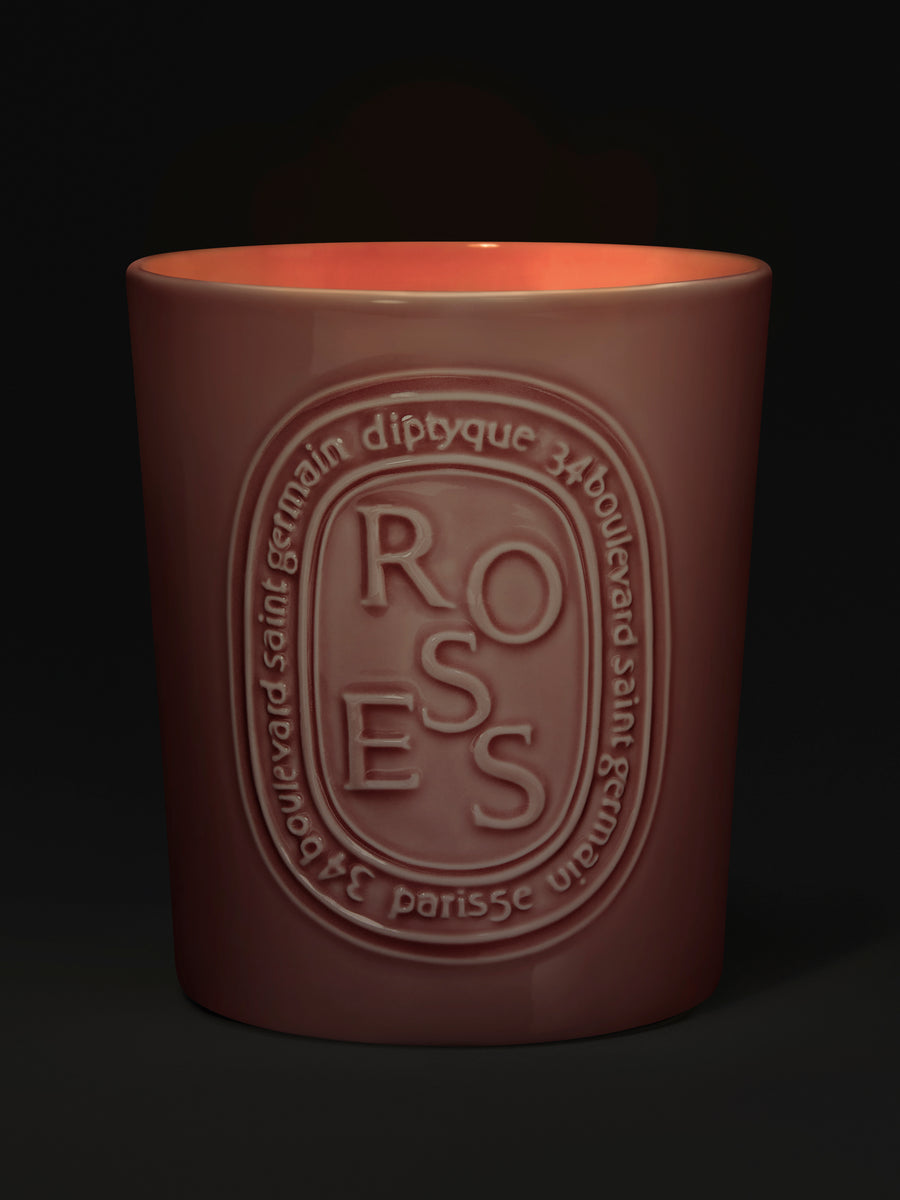 diptyque-roses-scented-candle-600g-in-dark-background