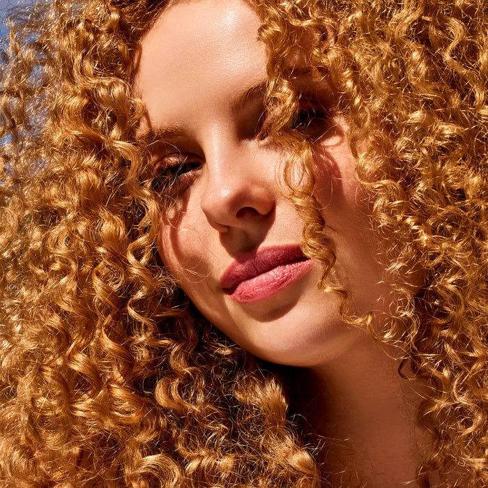 girl-with-curly-blonde-hair
