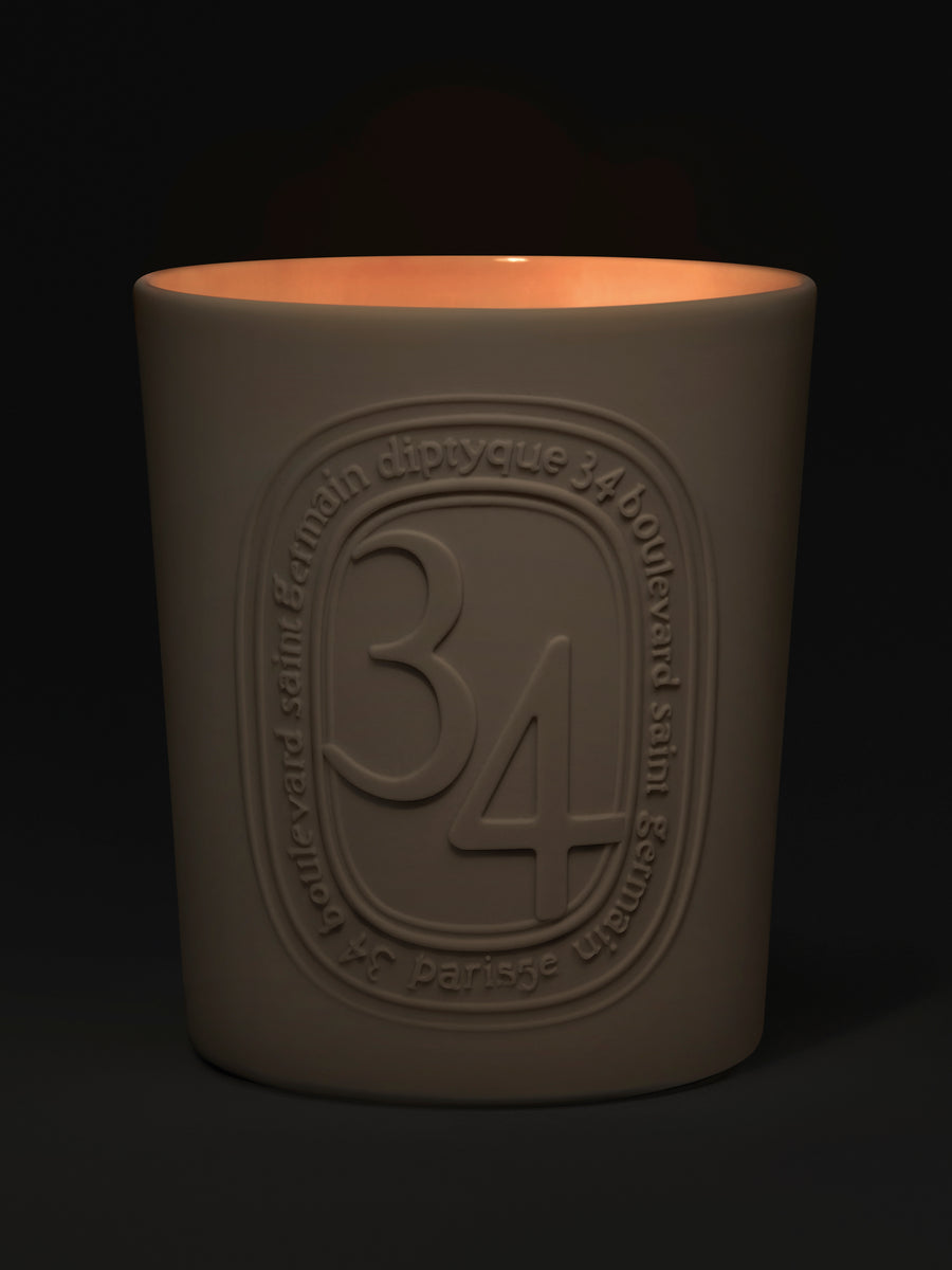 diptyque-34-scented-candle-600g-in-dark-background