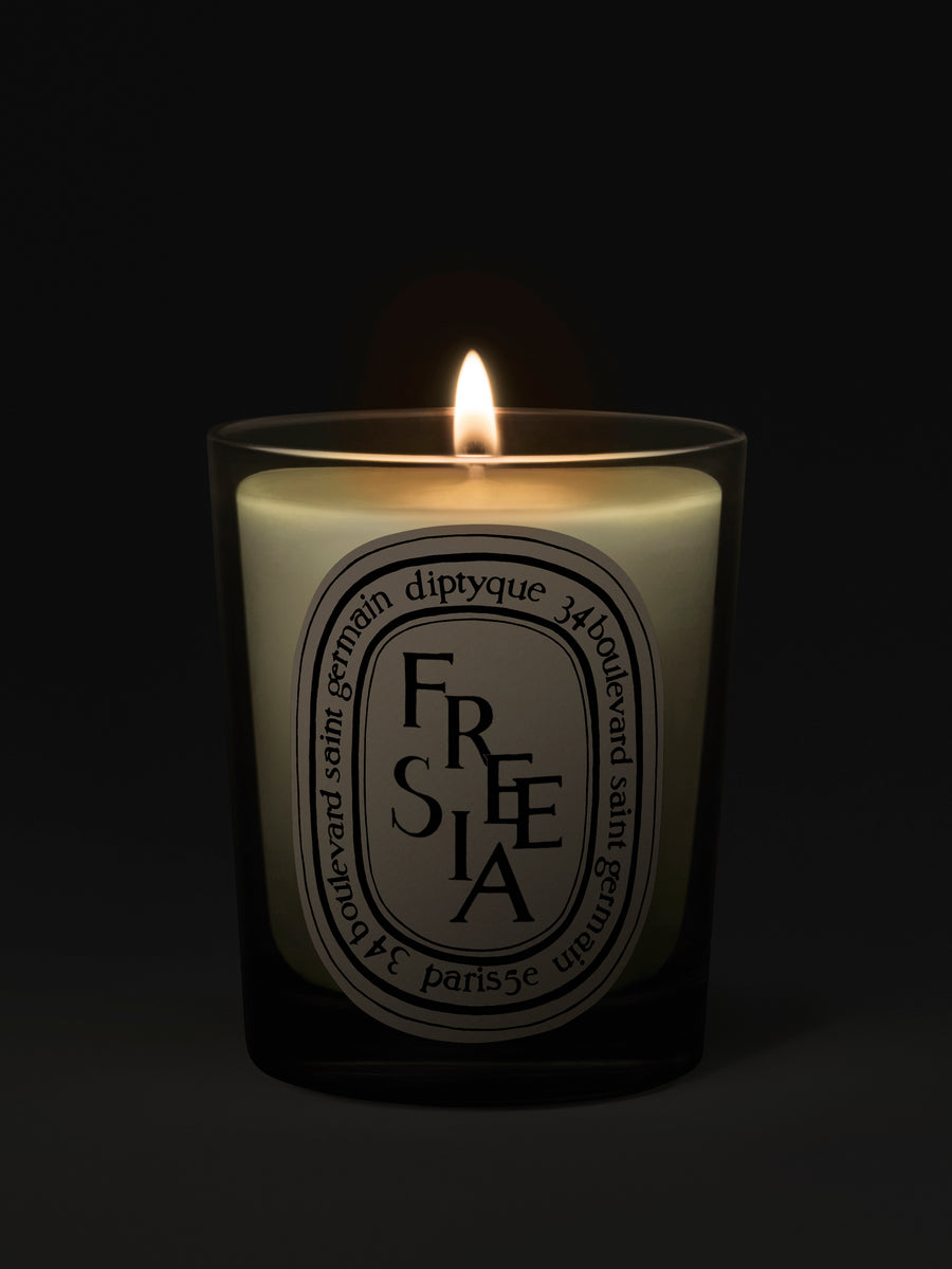 diptyque-freesia-scented-candle-190g-in-dark-background